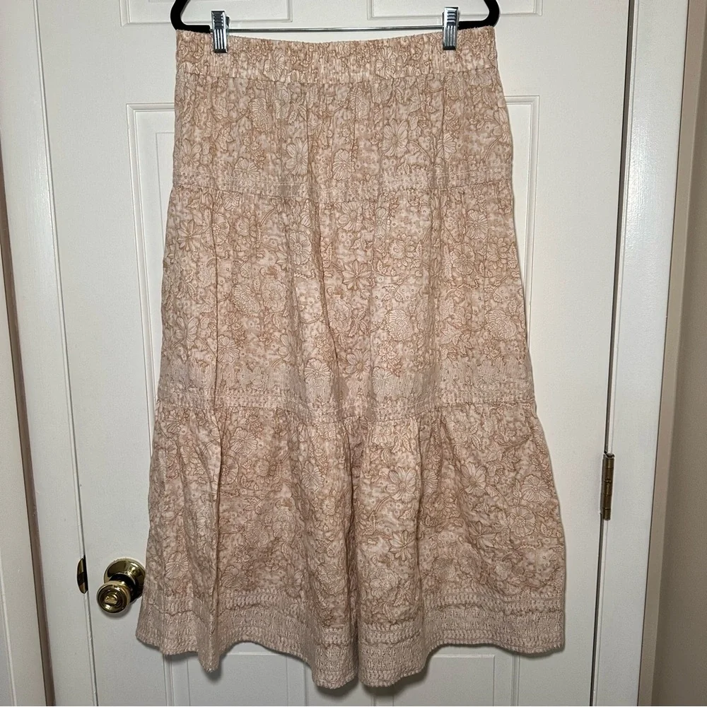 Magaschoni Elegant Cream Floral Skirt with Lace Detail Size L